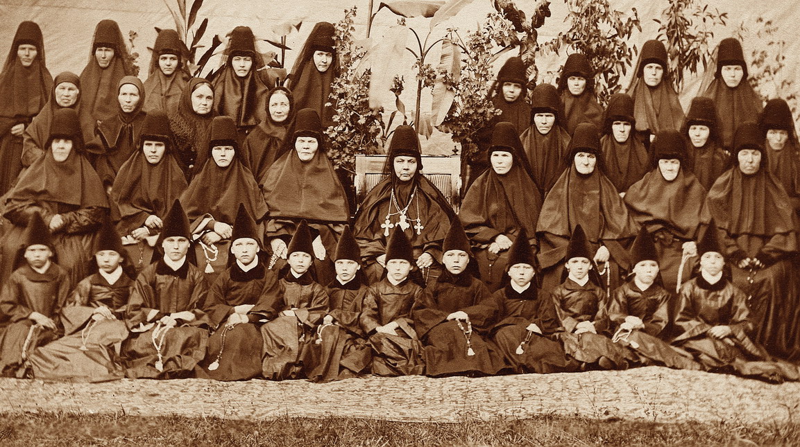 The sisters of the monastery. Photo from the end of the XIX century.